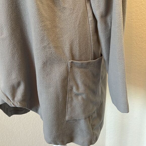 Gray Fleece Long Sleeve V-Neck Pull Over Tunic ~ Size Medium - Picture 4 of 6